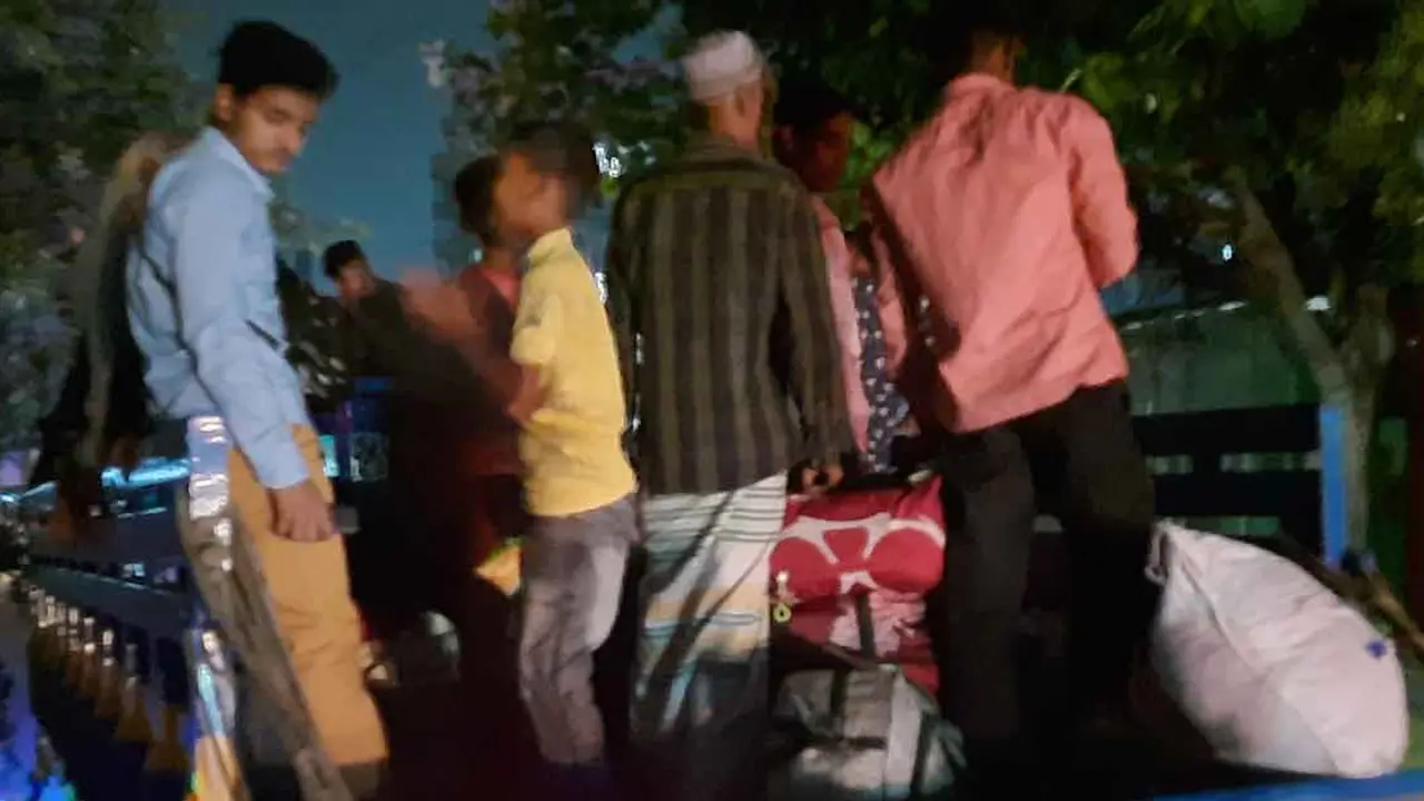 ঝুঁকি নিয়ে পিকআপে ঈদযাত্রা