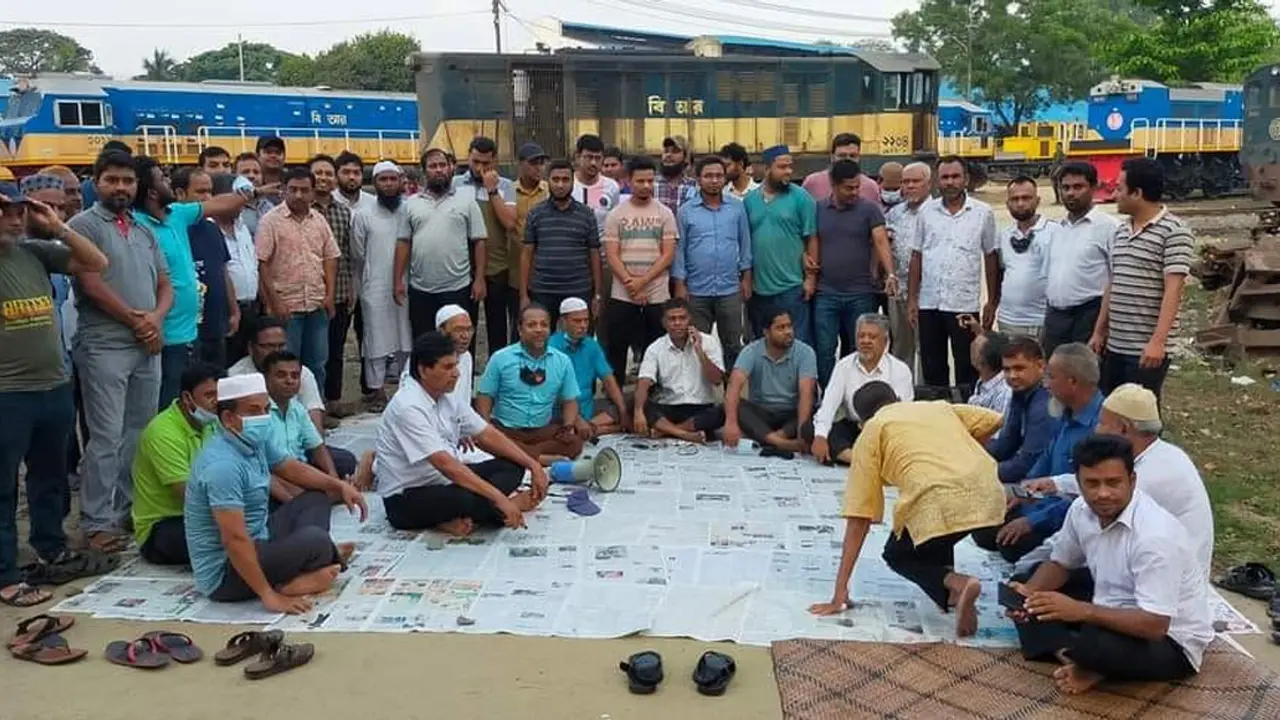 সারা দেশে ট্রেন চলাচল বন্ধ