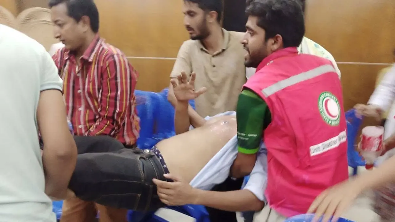 সংঘর্ষে ঢাকা কলেজের ২ শতাধিক শিক্ষার্থী আহত