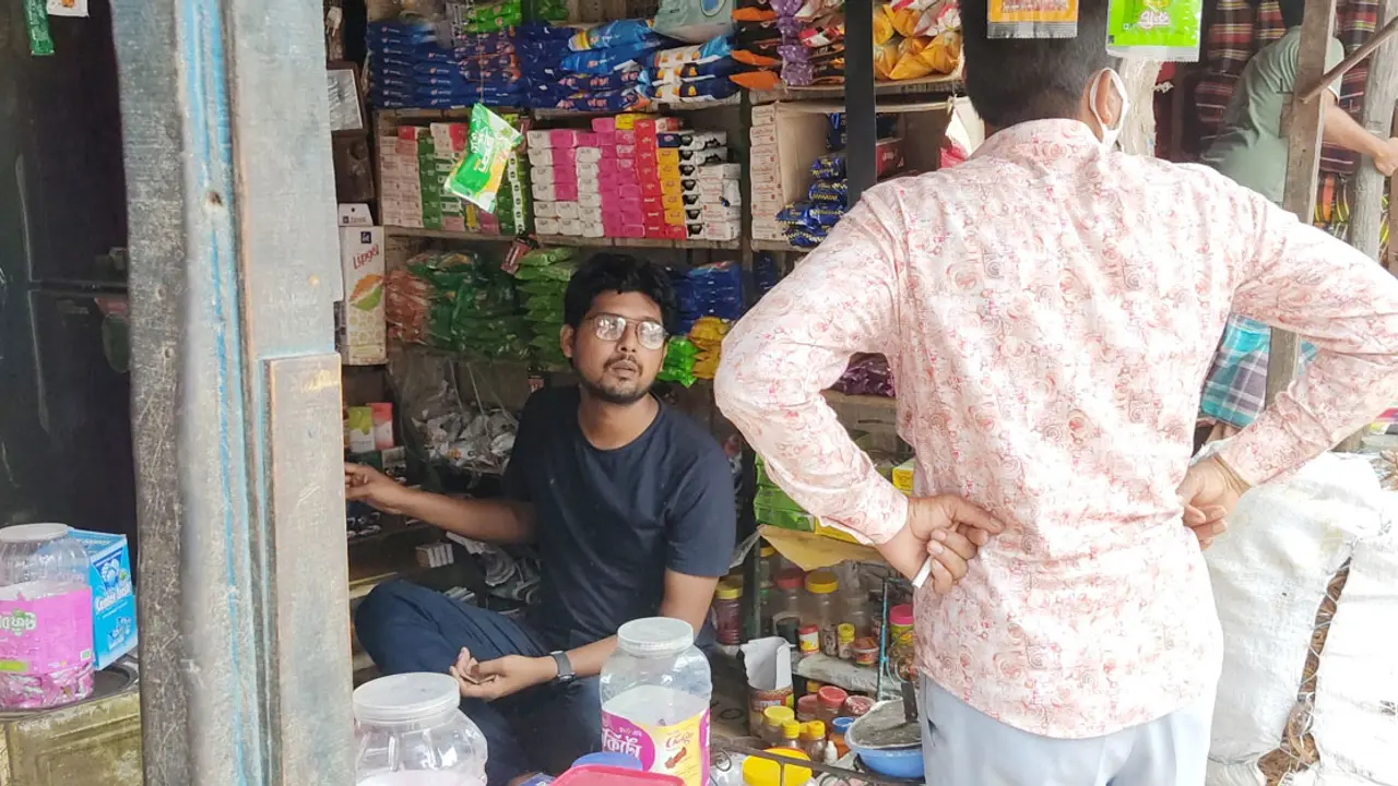 বাবার দোকান চালাচ্ছেন বিসিএস ক্যাডার ছেলে