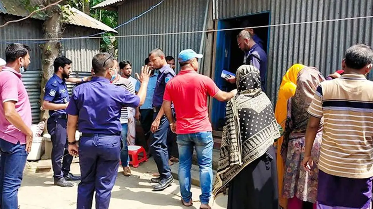 মৃত দুই শিশুর পাশে রক্তাক্ত অবস্থায় পড়ে ছিলেন মা
