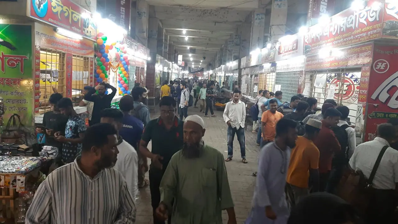 চলতি যাত্রায় কল্যাণপুর-গাবতলীতে মানুষের ঢল