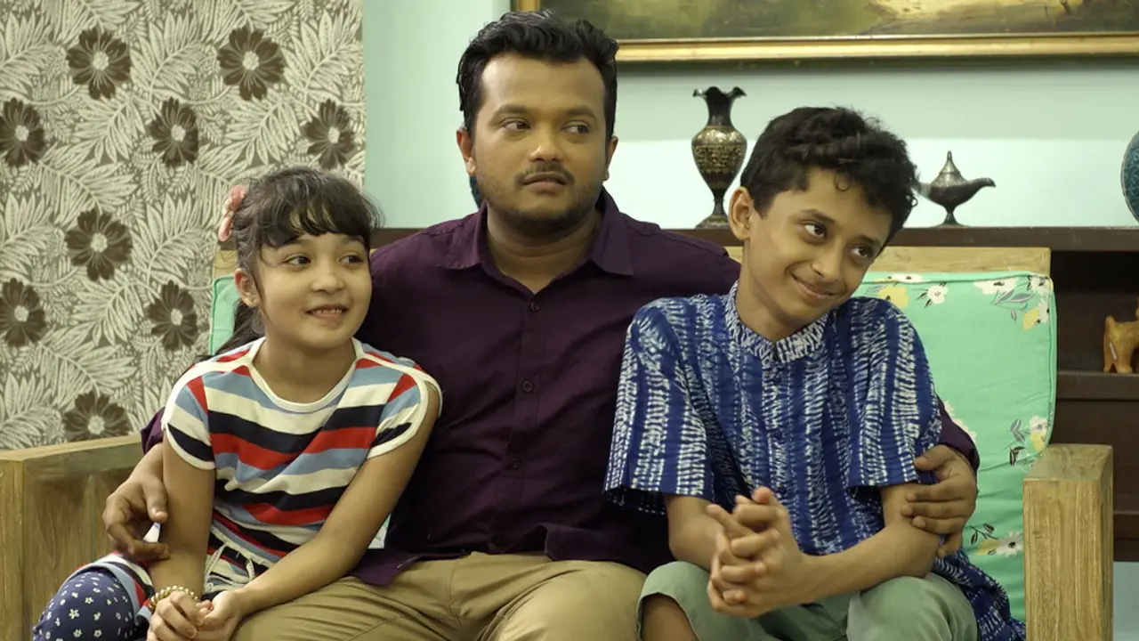 শিশুতোষ নাটক ‘হই হই হল্লা’য় এ্যালেন শুভ্র