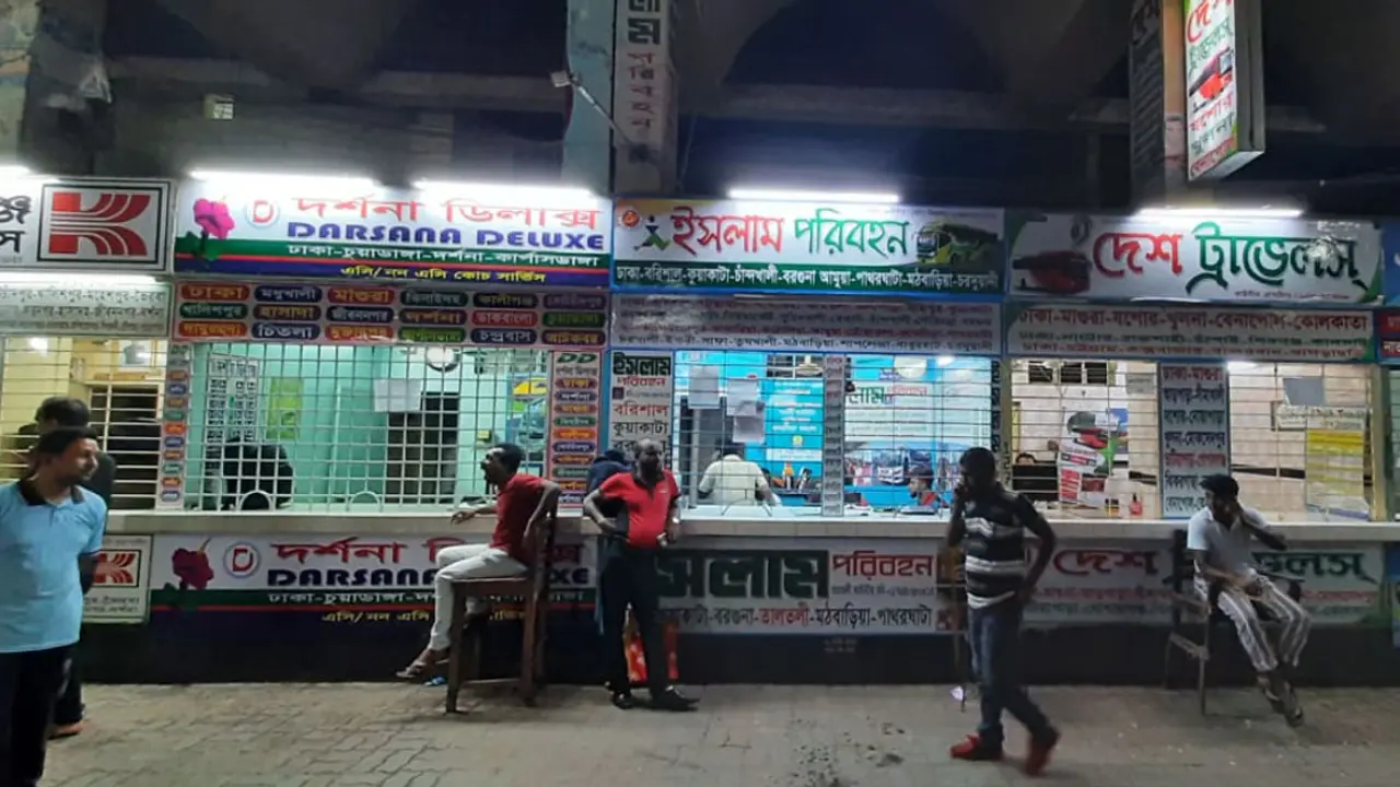 যাত্রী সংকটে গাবতলীর কাউন্টারগুলো