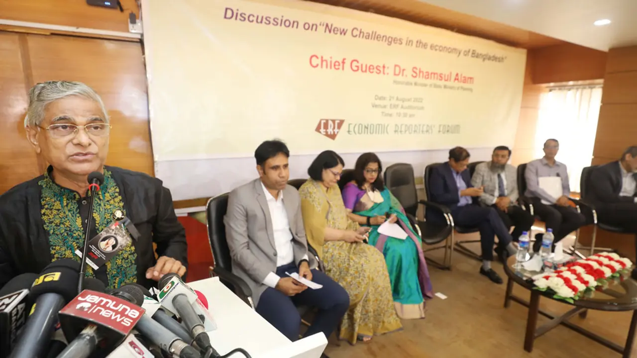 ডিমে লুটপাট নয়, মুনাফা ক‌রে‌ছেন ব্যবসায়ীরা : প্র‌তিমন্ত্রী