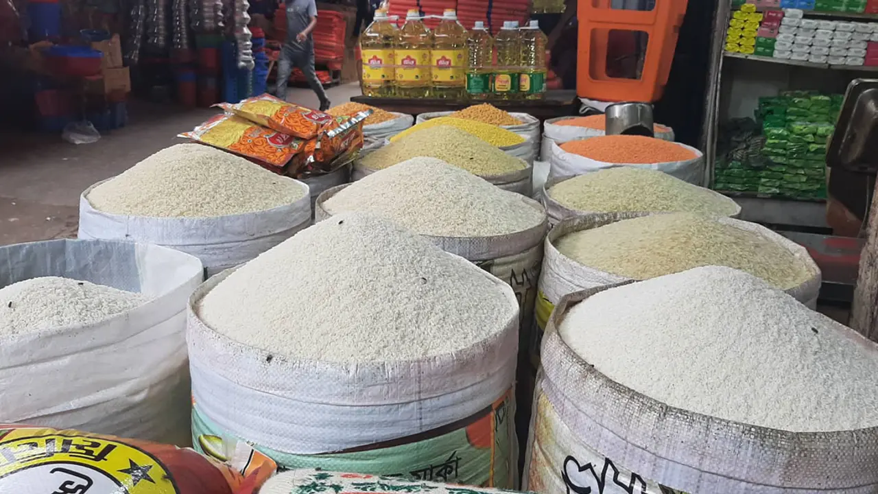 ১ সেপ্টেম্বর থেকে খাদ্যবান্ধব কর্মসূচির আওতায় ১৫ টাকা কেজিতে চাল