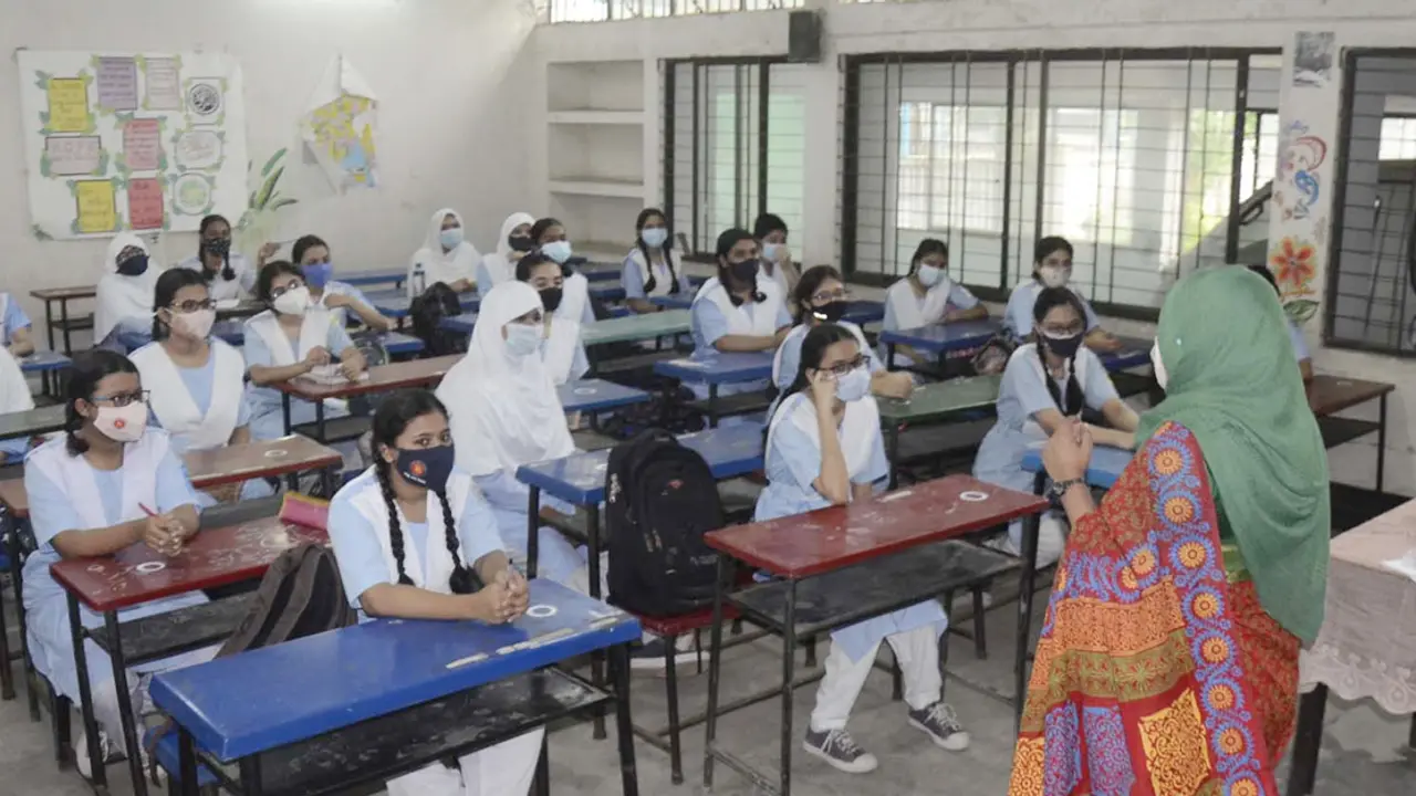 মাধ্যমিকে ক্লাস বাড়ল একটি, বৃহস্পতিবারও পূর্ণ ক্লাস