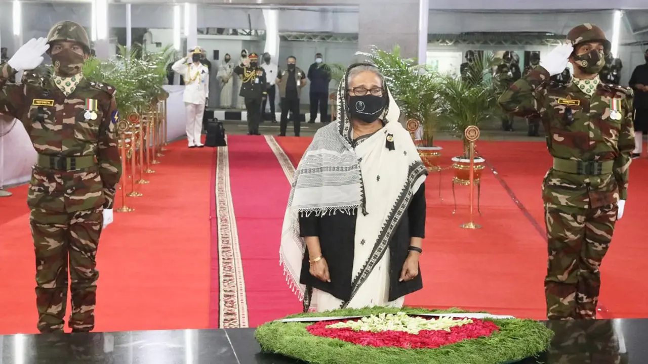 বঙ্গবন্ধুর প্রতিকৃতিতে প্রধানমন্ত্রীর শ্রদ্ধা নিবেদন