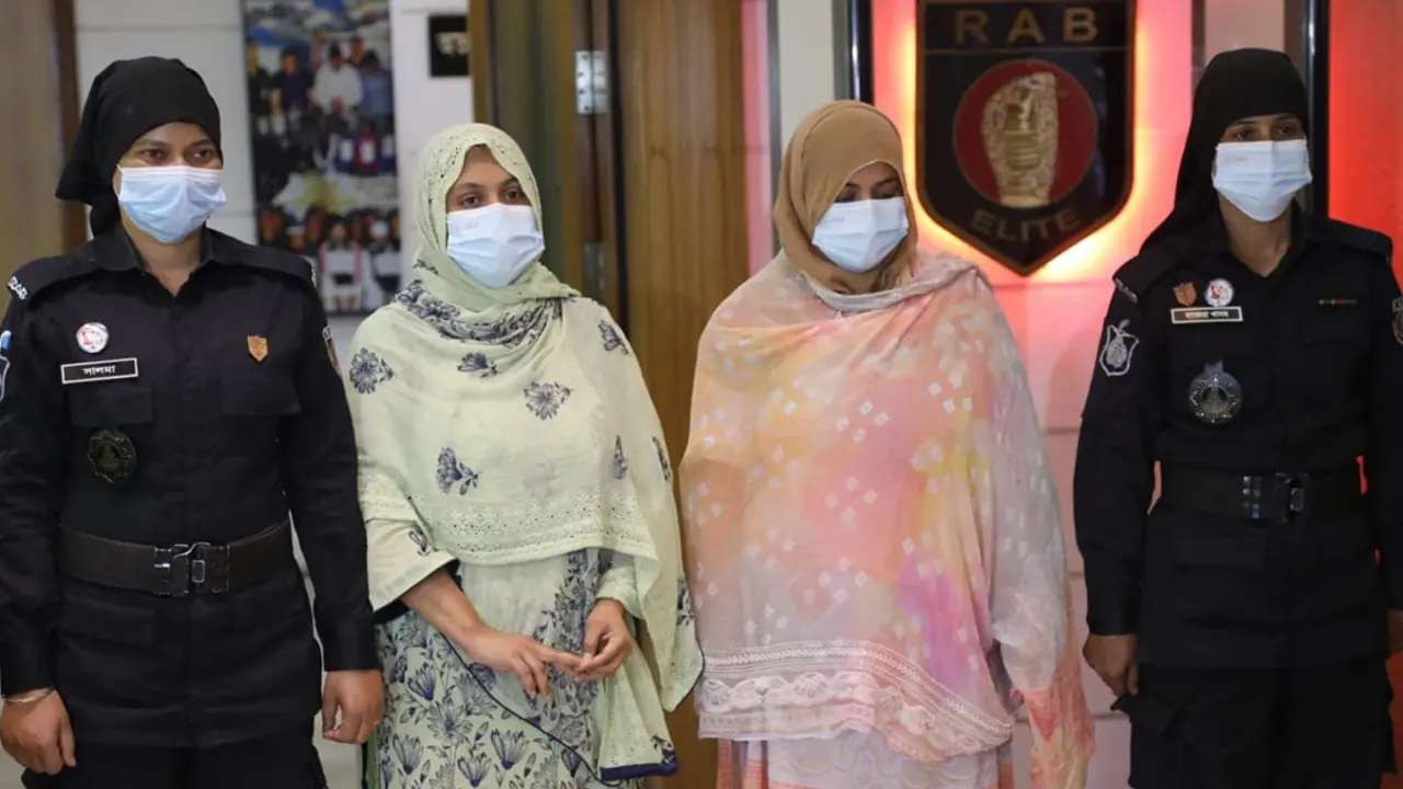৬৪ কোটি টাকা আত্মসাৎ : অনুষ্ঠানে এসে ধরা দুই বোন