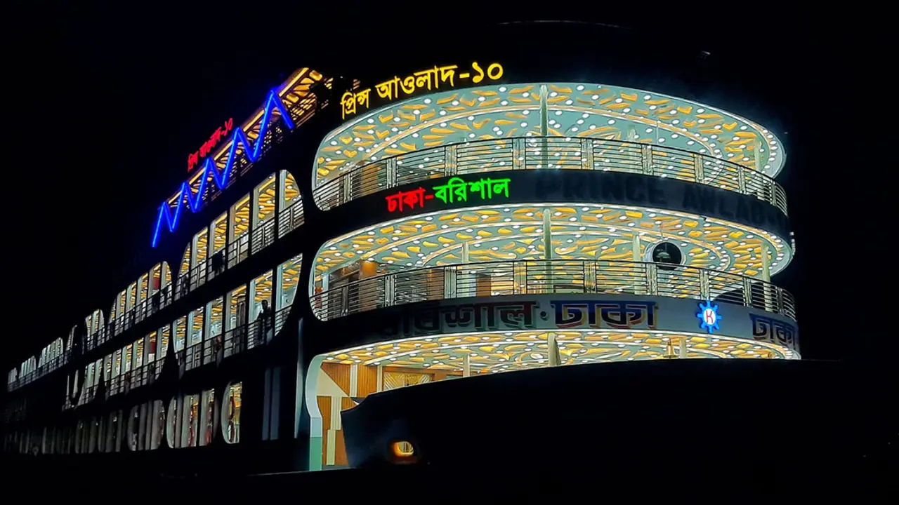 বরিশালগামী চলন্ত লঞ্চে নারীর সন্তান প্রসব