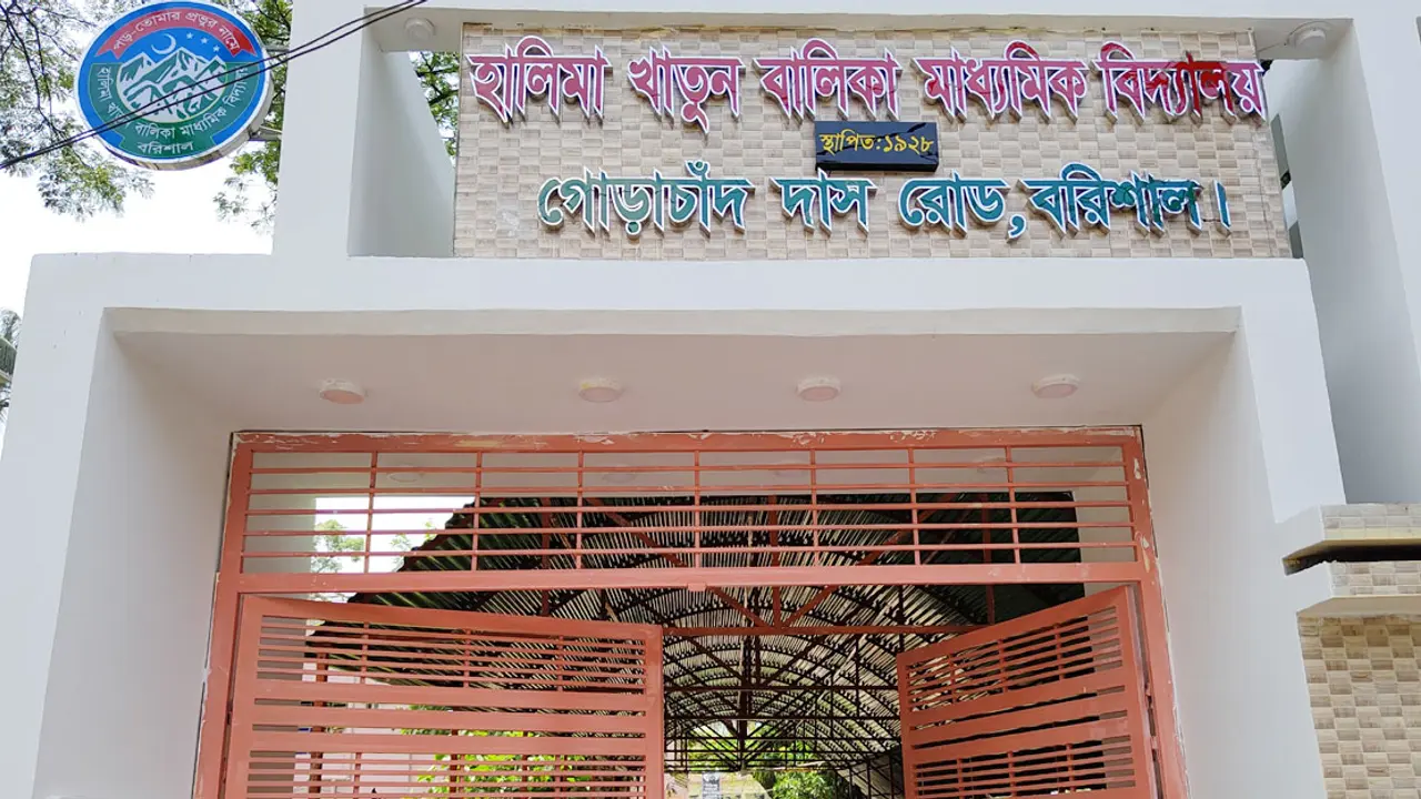ক্লাস ফাঁকি দিয়ে টিকটক করায় ৩ শিক্ষার্থীকে ছাড়পত্র দিলো কর্তৃপক্ষ