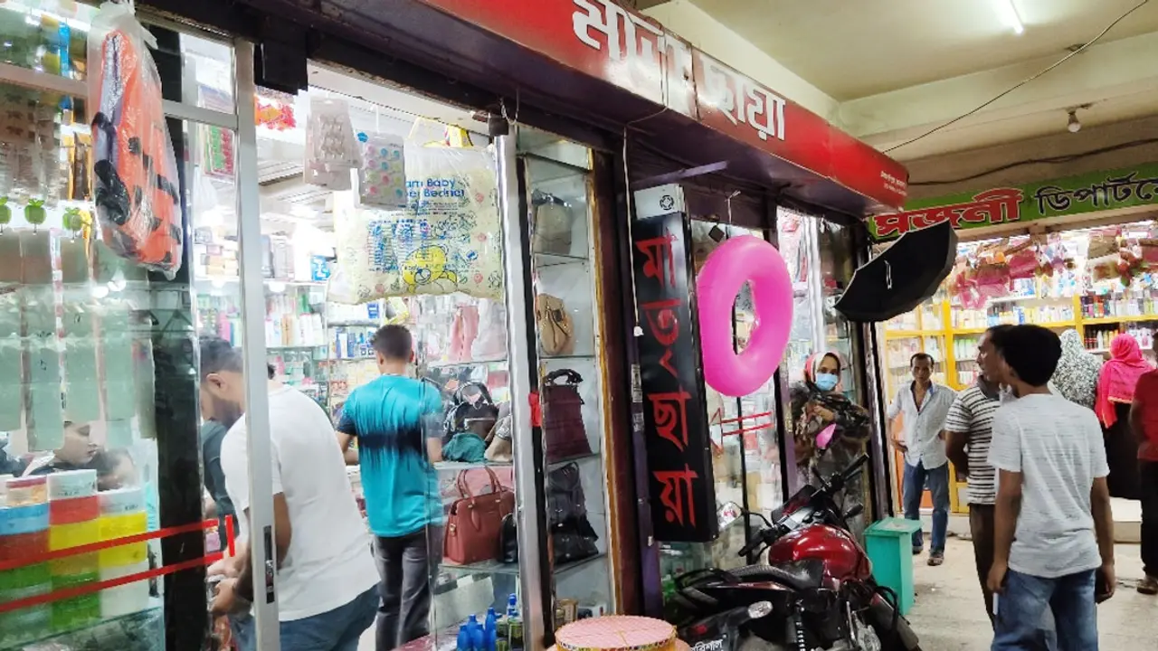 মার্কেটে চুরির অপবাদে যৌন হয়রানির শিকার ছাত্রী, টিসি দিলো স্কুল