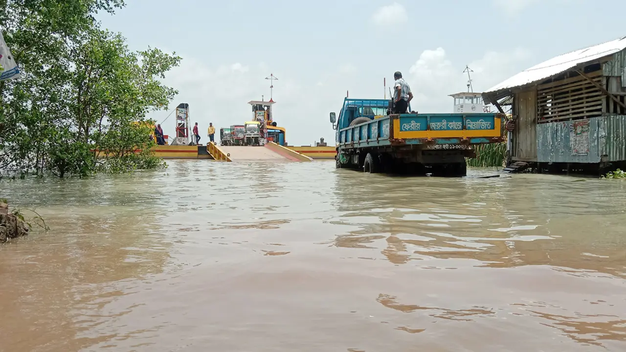 বরিশালে ৬ নদীর পানি বিপৎসীমার ওপরে, নিম্নাঞ্চল প্লাবিত