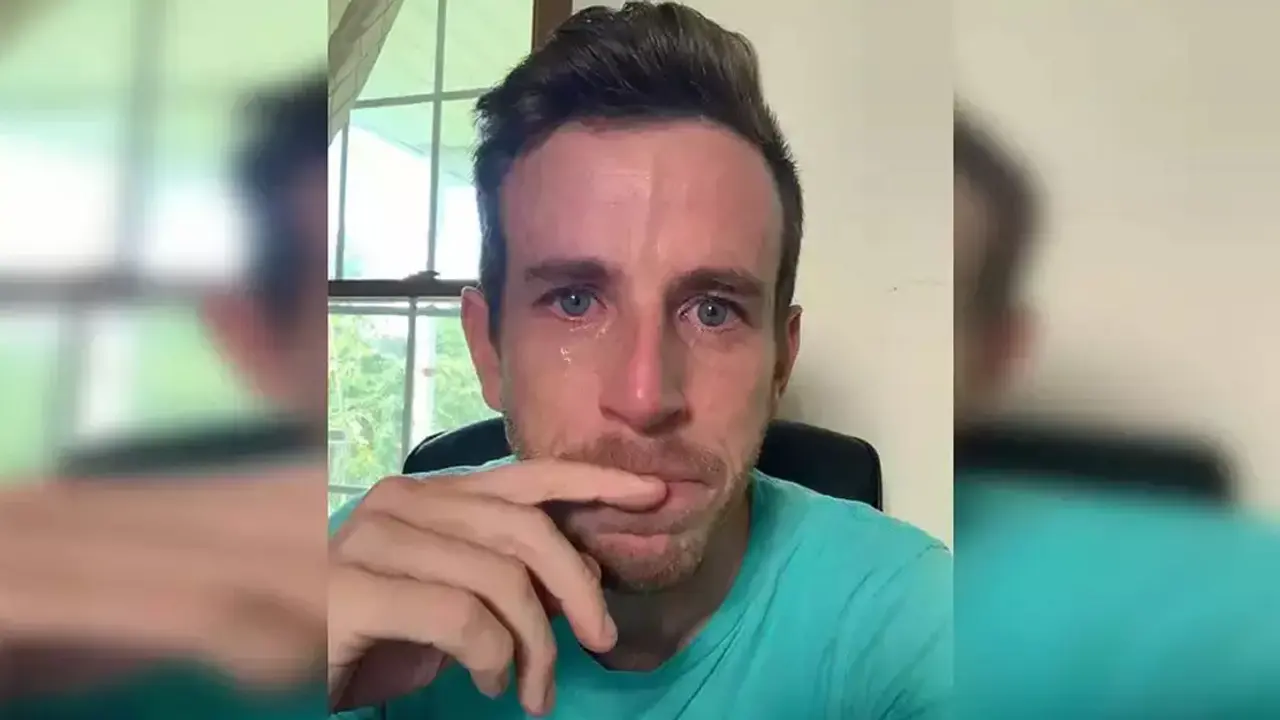 কর্মী ছাঁটাই করে অঝোরে কাঁদলেন ‘বস’!