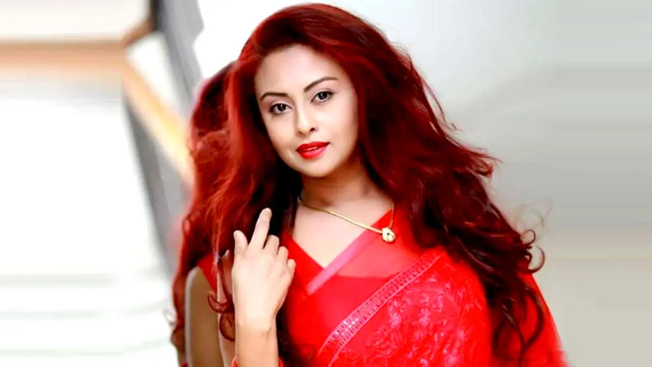 নাচ-অভিনয়ের চাঁদনী এবার গানে