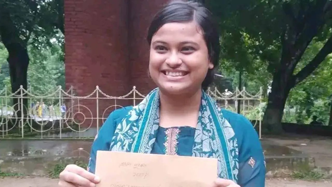 তিন মিনিটে ফুচকা খেয়ে প্রথম হলেন চবির নিশাত