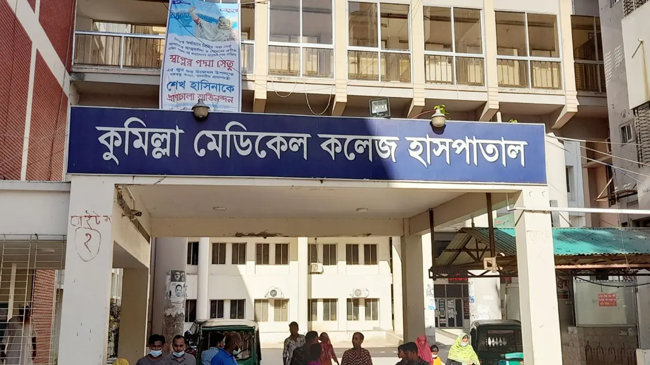 বাবা-মায়ের ঝগড়া থামাতে ব্যর্থ হয়ে বাবার পেটে ছুরি মারল ছেলে