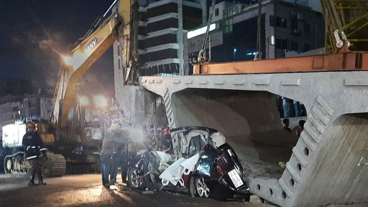 গার্ডারের নিচে ৩ ঘণ্টা পড়ে ছিল ৫ মরদেহ, এক্সক্যাভেটর দিয়ে উদ্ধার
