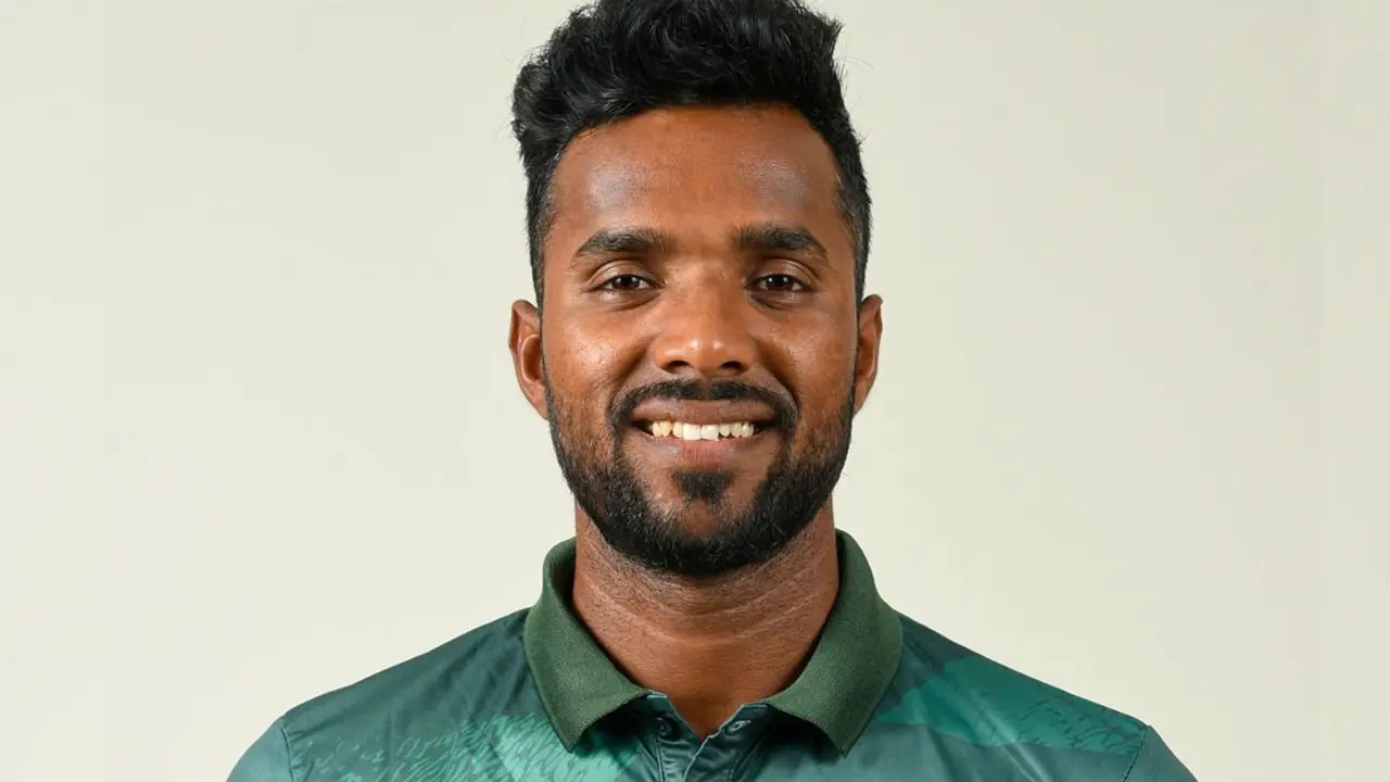 রাজার স্টাম্প উপড়ে ফেললেন এবাদত
