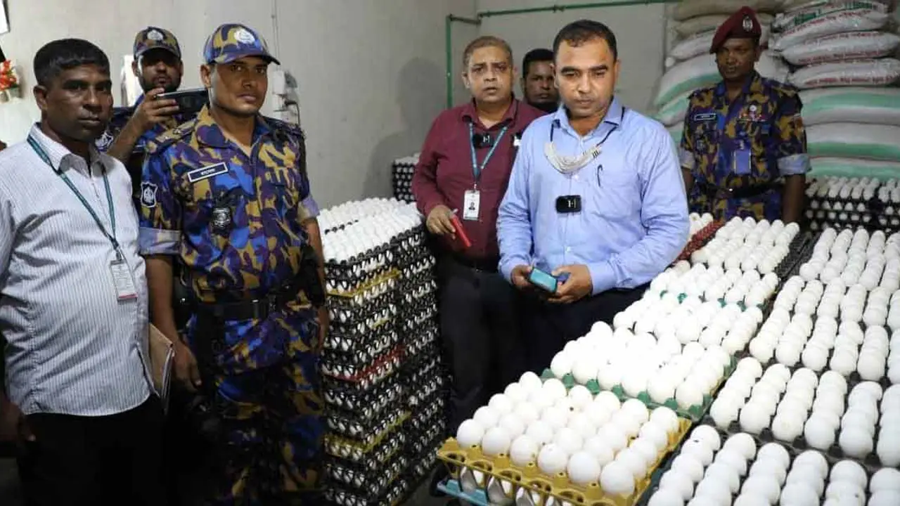 এক ডিমে আড়াই টাকা লাভ, সাড়ে ৪ লাখ টাকা জরিমানা