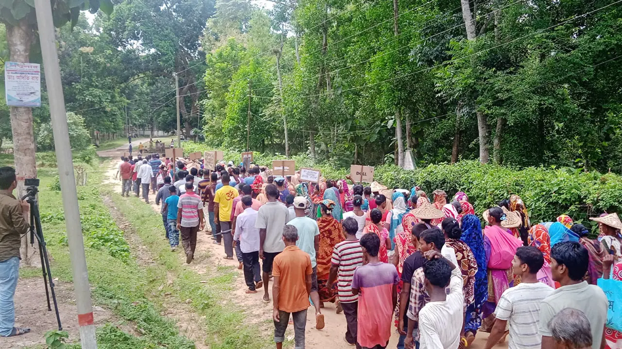 চা-শ্রমিকদের বিক্ষোভে উত্তাল হবিগঞ্জ