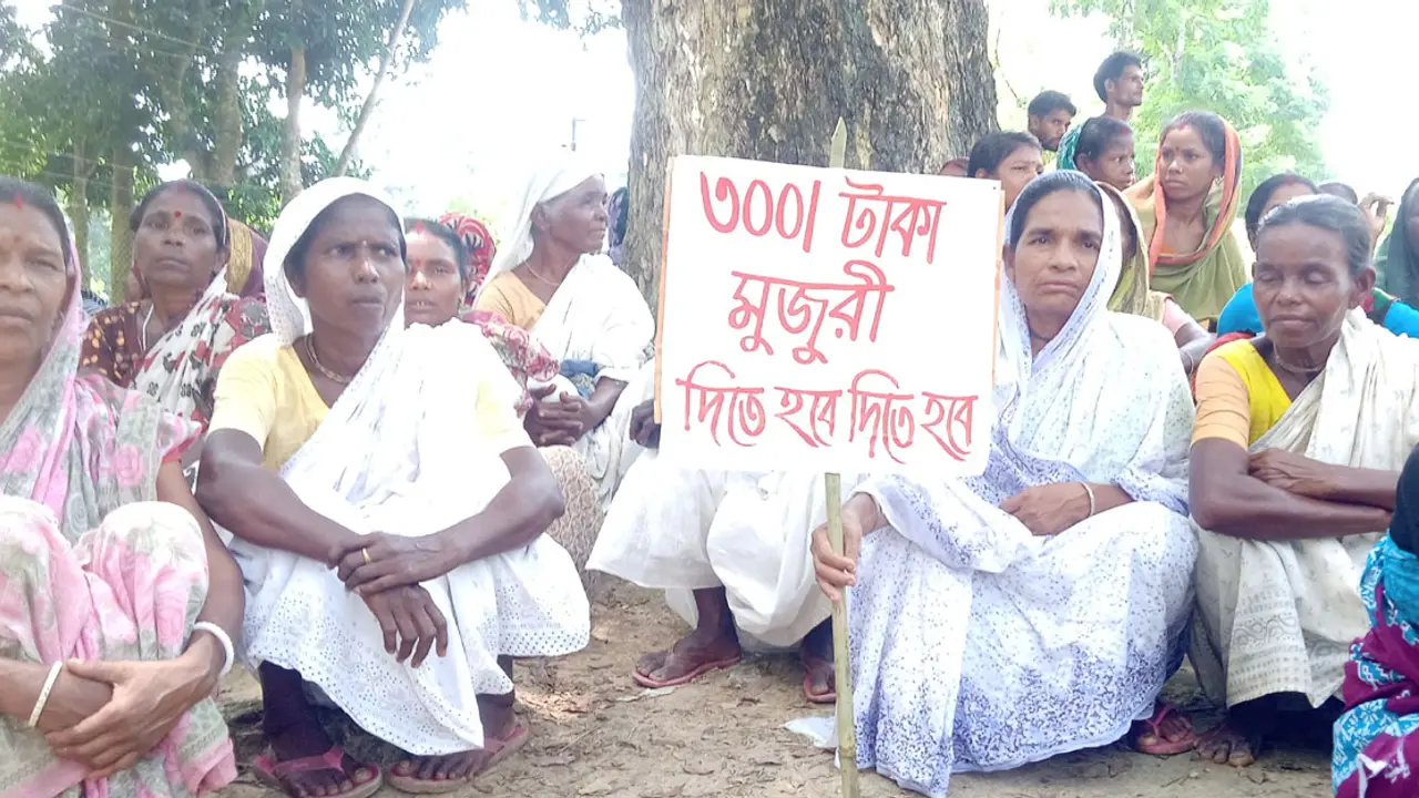অষ্টম দিনের মতো চলছে চা-শ্রমিকদের কর্মবিরতি
