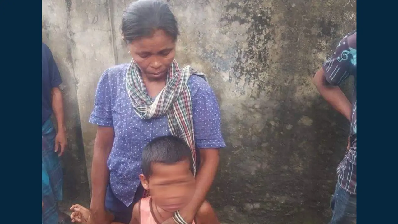 স্বামী ছেড়ে গেছেন, অভাবে সন্তানকে বাজারে বিক্রি করতে এসেছেন মা