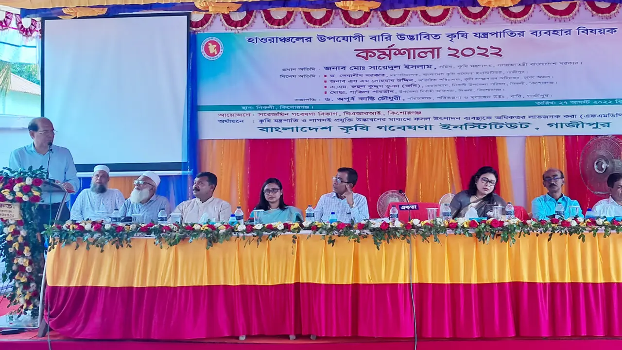 কৃষিতে যন্ত্রের ব্যবহারে লাভবান হচ্ছেন কৃষক
