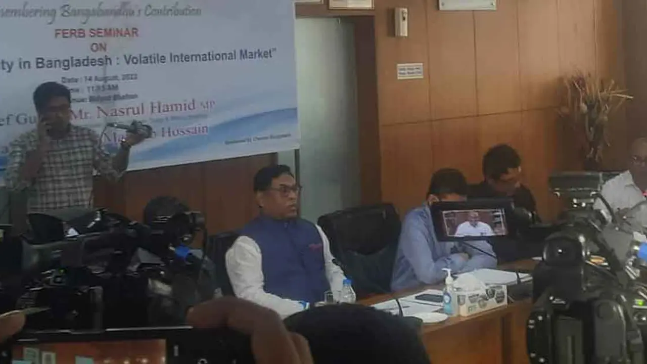 এক মাসের আগে কমছে না জ্বালানি তেলের দাম, ইঙ্গিত প্রতিমন্ত্রীর