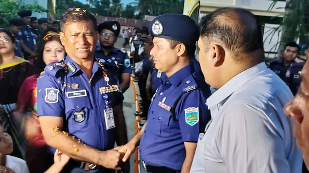 সবাইকে কাঁদিয়ে বিদায় নিলেন নাটোরের পুলিশ সুপার