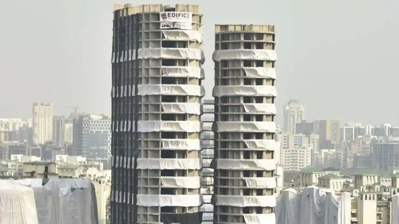 গুঁড়িয়ে দেওয়া হচ্ছে নয়ডার টুইন টাওয়ার