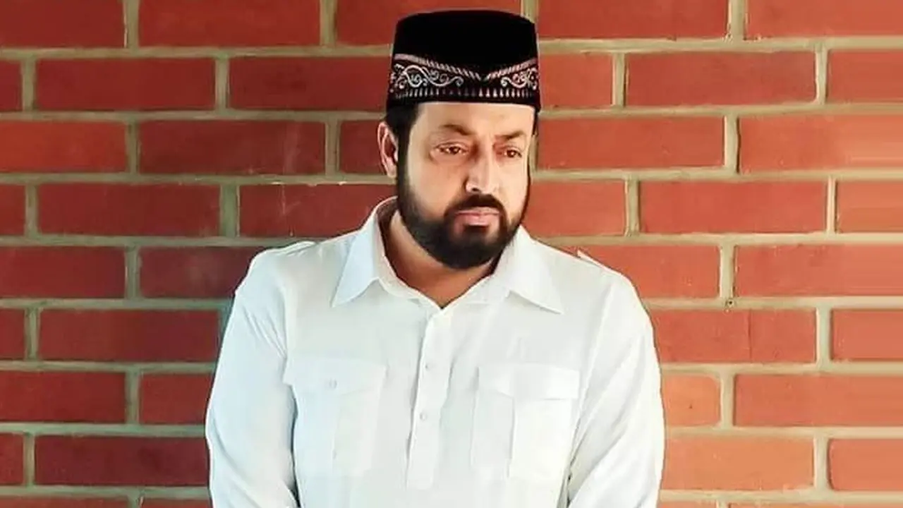 ভক্তদের পাঁচ ওয়াক্ত নামাজ পড়ার আহ্বান জানালেন ওমর সানী