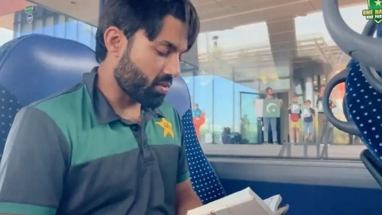 দলের অন্যরা যখন টিকটকে মজে, রিজওয়ান তখন কোরআন পাঠে মগ্ন