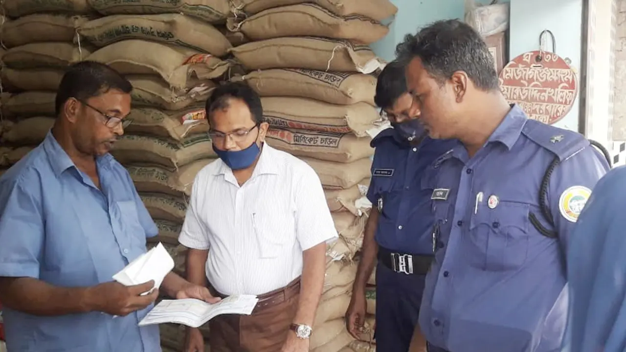 চালের দাম বেশি রাখায় জরিমানা গুনলেন ৭০ হাজার টাকা