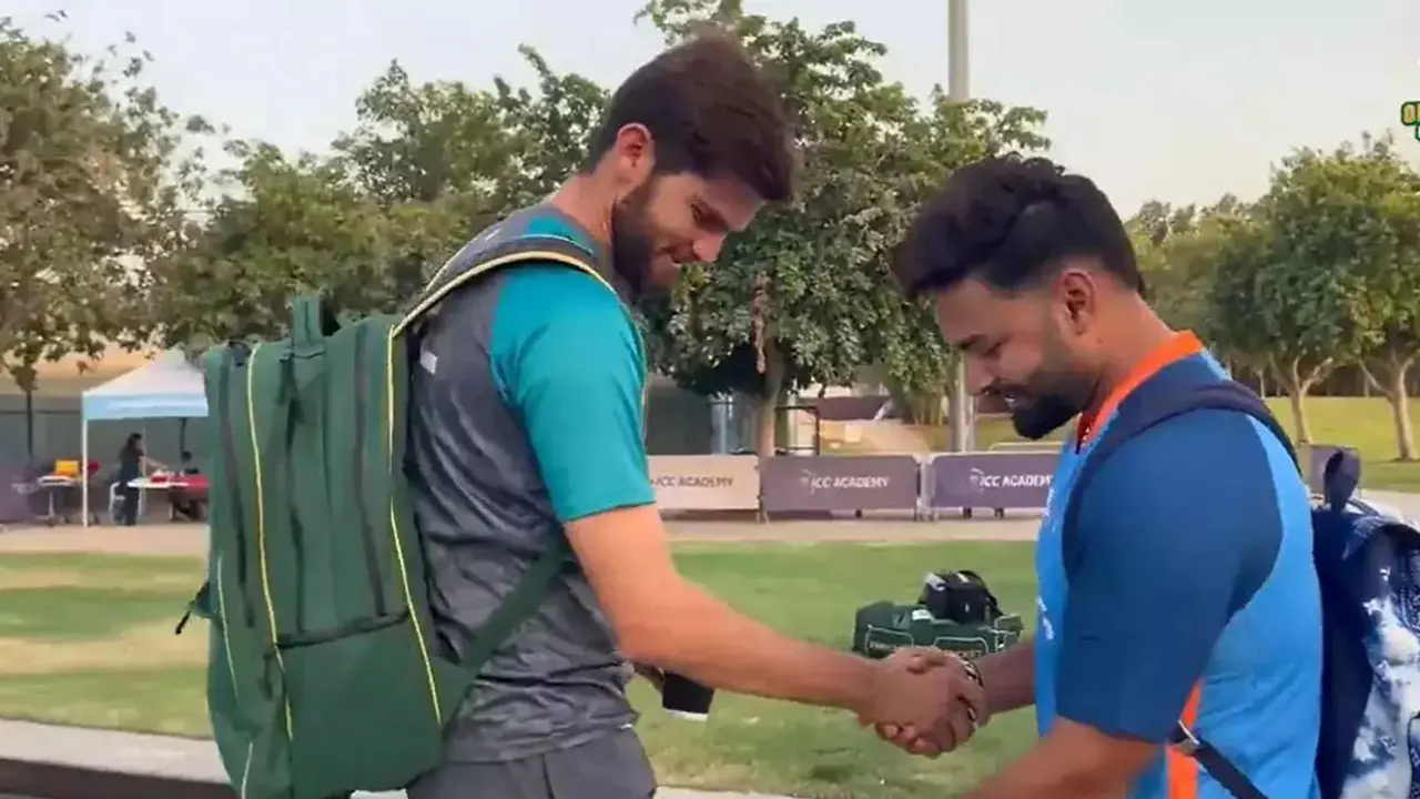 ভারতীয় ব্যাটসম্যানকে দেখে ‘এক হাতে ছক্কা’ মারার হুঙ্কার আফ্রিদির