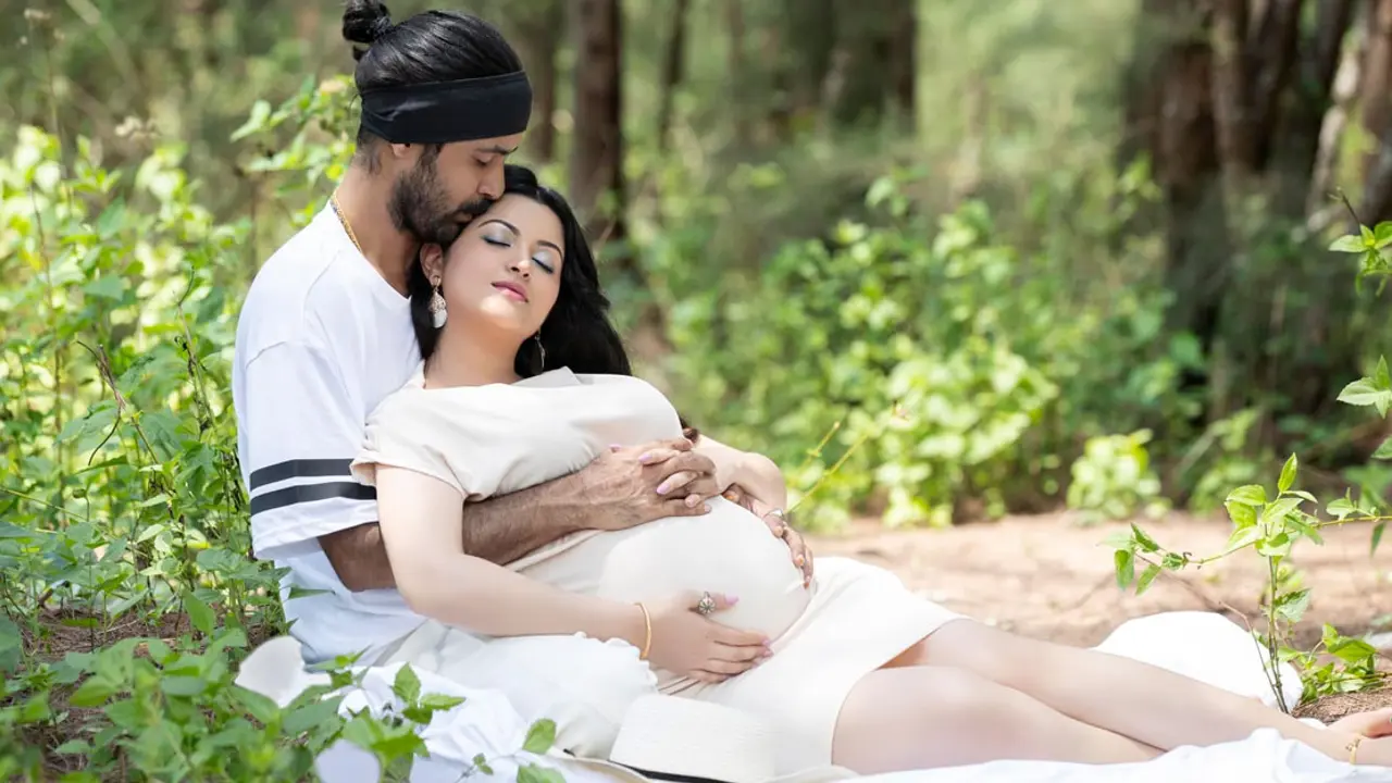 বাবা হয়ে পরীকে অভিনন্দন জানালেন রাজ