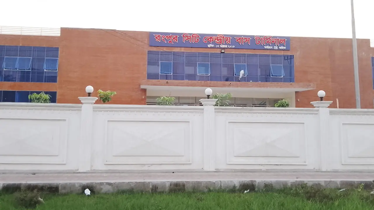 উদ্বোধনের অপেক্ষায় রংপুরের দৃষ্টিনন্দন বাস টার্মিনাল