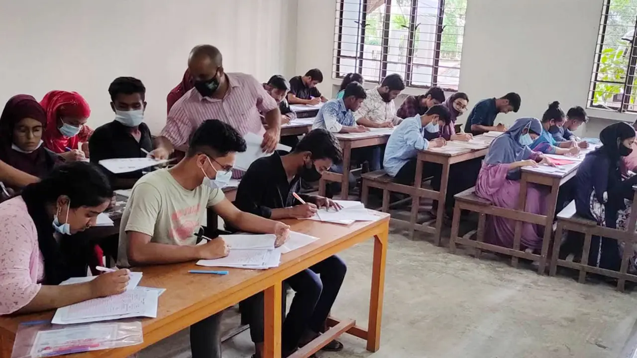 সাত কলেজের ভর্তি পরীক্ষায় ৮৫ শতাংশ উপস্থিতি