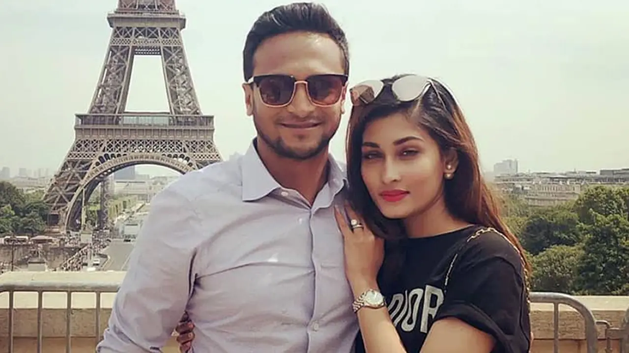 সাকিবের বেটউইনার চুক্তি বাতিলের পর স্ত্রীর ইঙ্গিতপূর্ণ স্ট্যাটাস