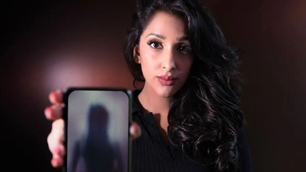 নারীর যৌনতার ভিডিও নিয়ে ব্যবসার গোপন কাহিনী