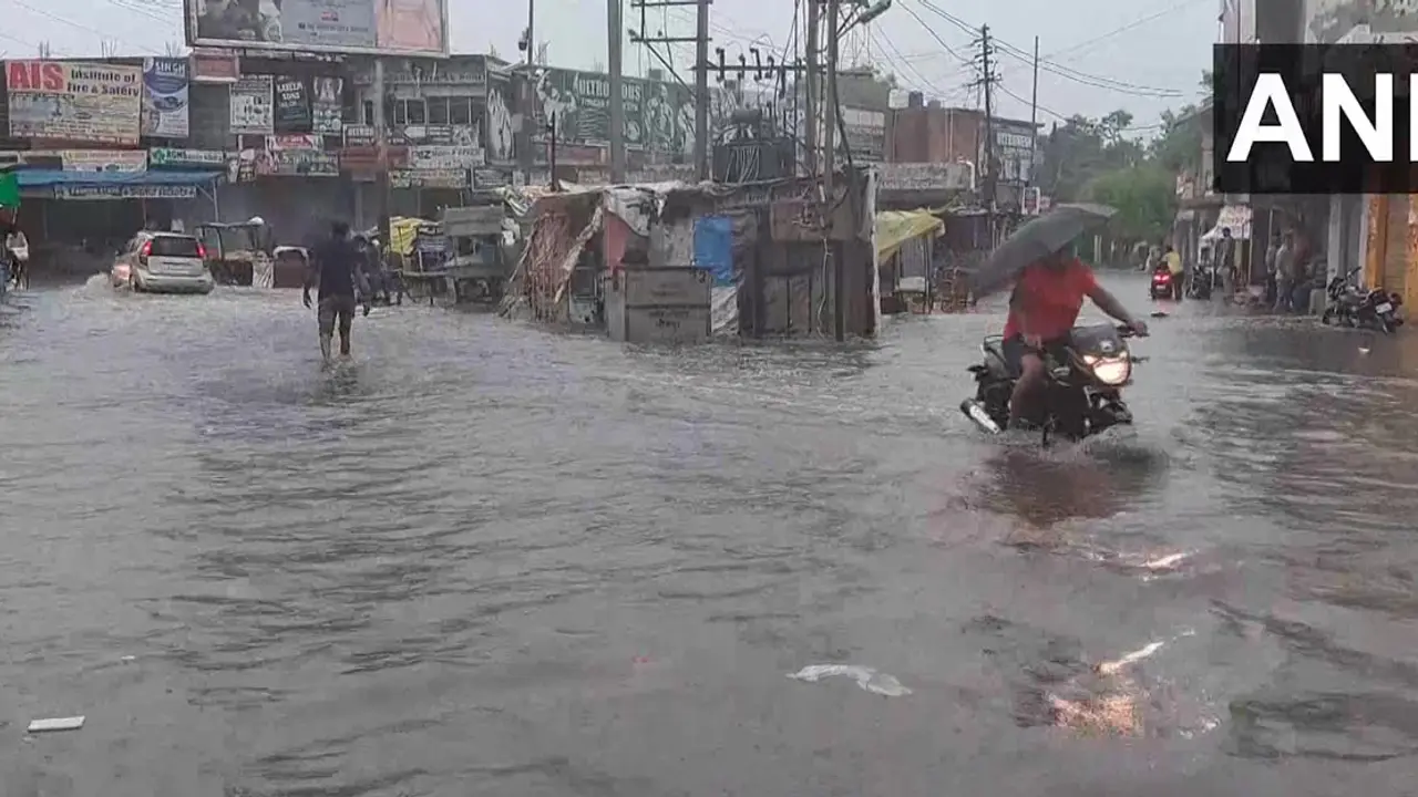 প্রবল বৃষ্টির পর ভারতে বন্যা-ভূমিধসে মৃত বেড়ে ৩১