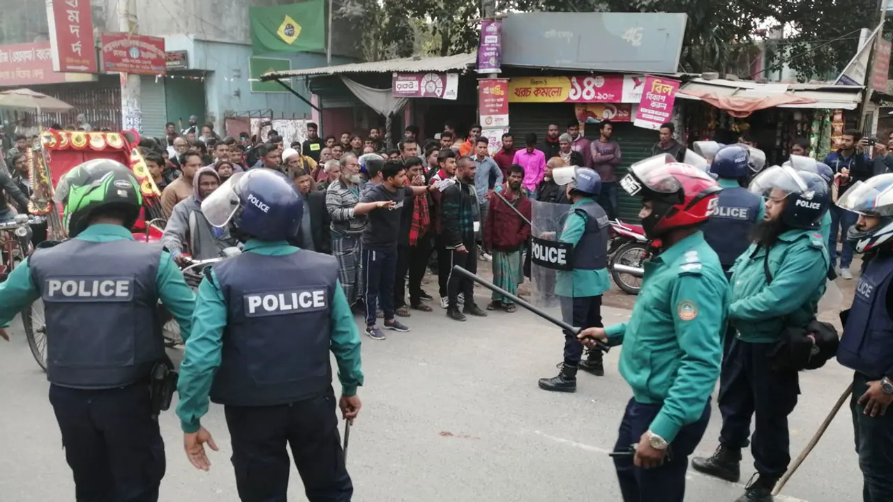 রংপুরে পুলিশের ধাওয়ায় ছত্রভঙ্গ কাউন্সিলর প্রার্থীর বিক্ষোভ