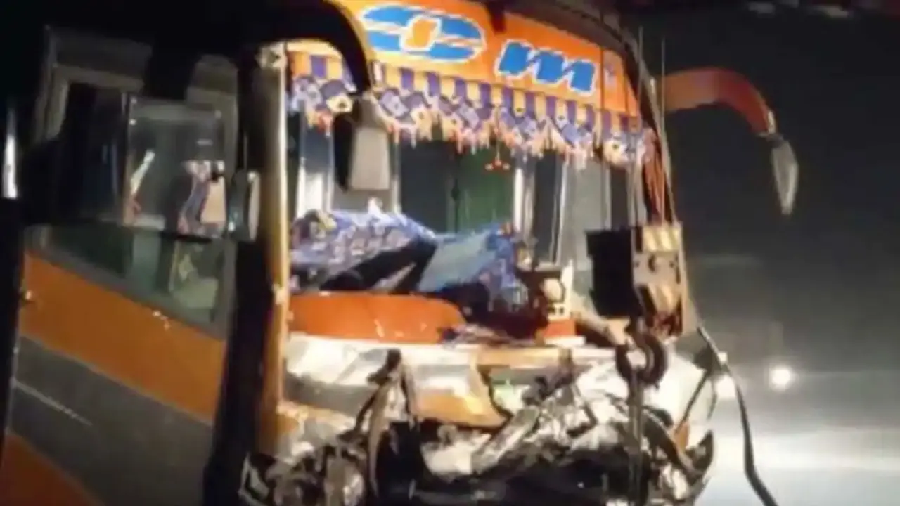 গুজরাটে বাসের সঙ্গে এসইউভির সংঘর্ষ, নিহত ৯