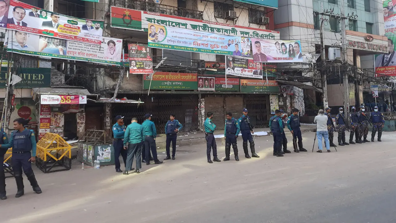 পুলিশ আর সাংবাদিক ছাড়া কেউ নেই নয়াপল্টনে 