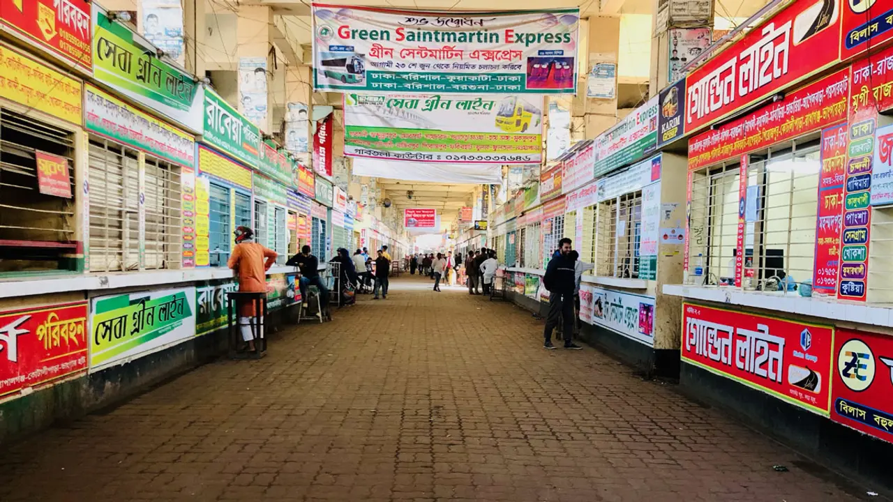 চাপা আতঙ্কে যাত্রী কমেছে দূরপাল্লার বাসে