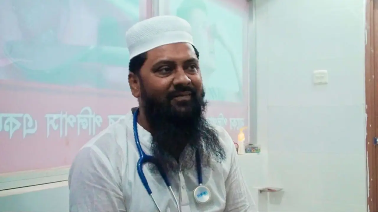 দাখিল পাস করে আনোয়ার এখন সব রোগের ডাক্তার