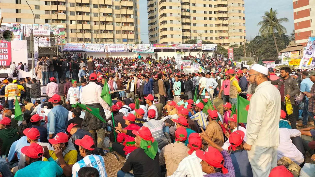 স্লোগানে স্লোগানে মুখর গোলাপবাগ মাঠ