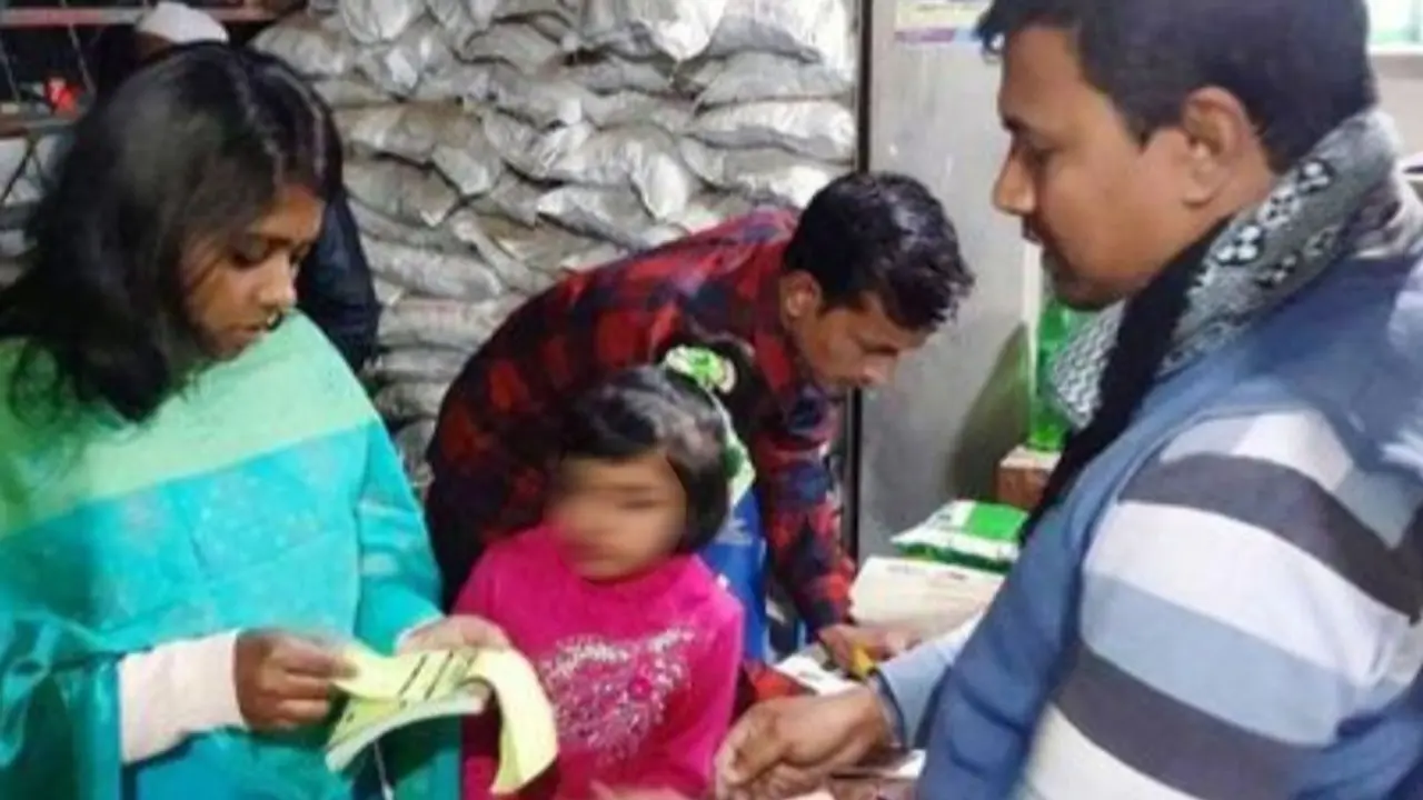 বগুড়া থেকে ৩৭৫ বস্তা সার জব্দ
