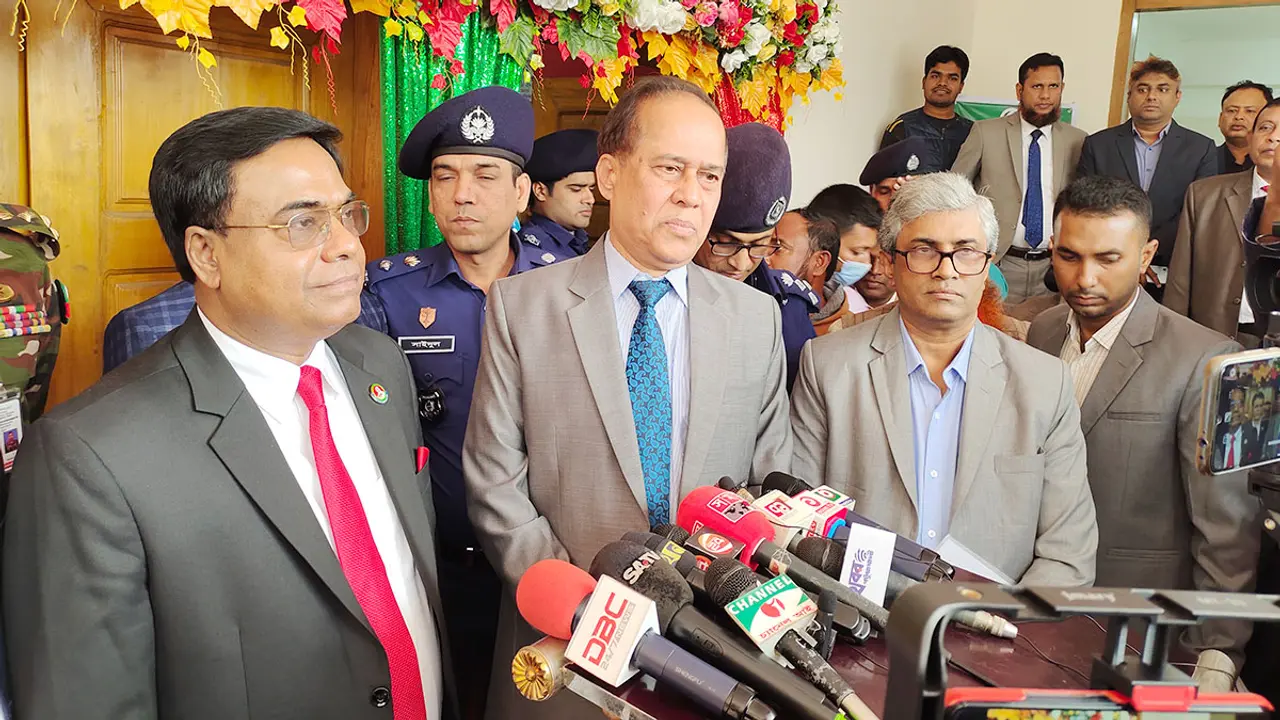 ইভিএমের বরাদ্দ না পেলে ব্যালটে নির্বাচন হবে : সিইসি