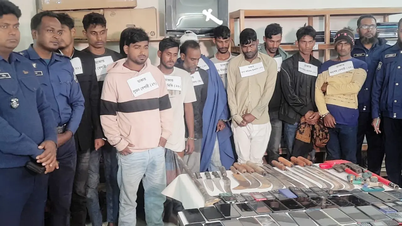 মেঘনা নদী থেকে ১৩ ডাকাত আটক